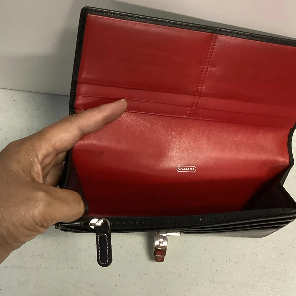 Coach Vintage Black Leather Wallet with Silver Clasp - Picture 11 of 16